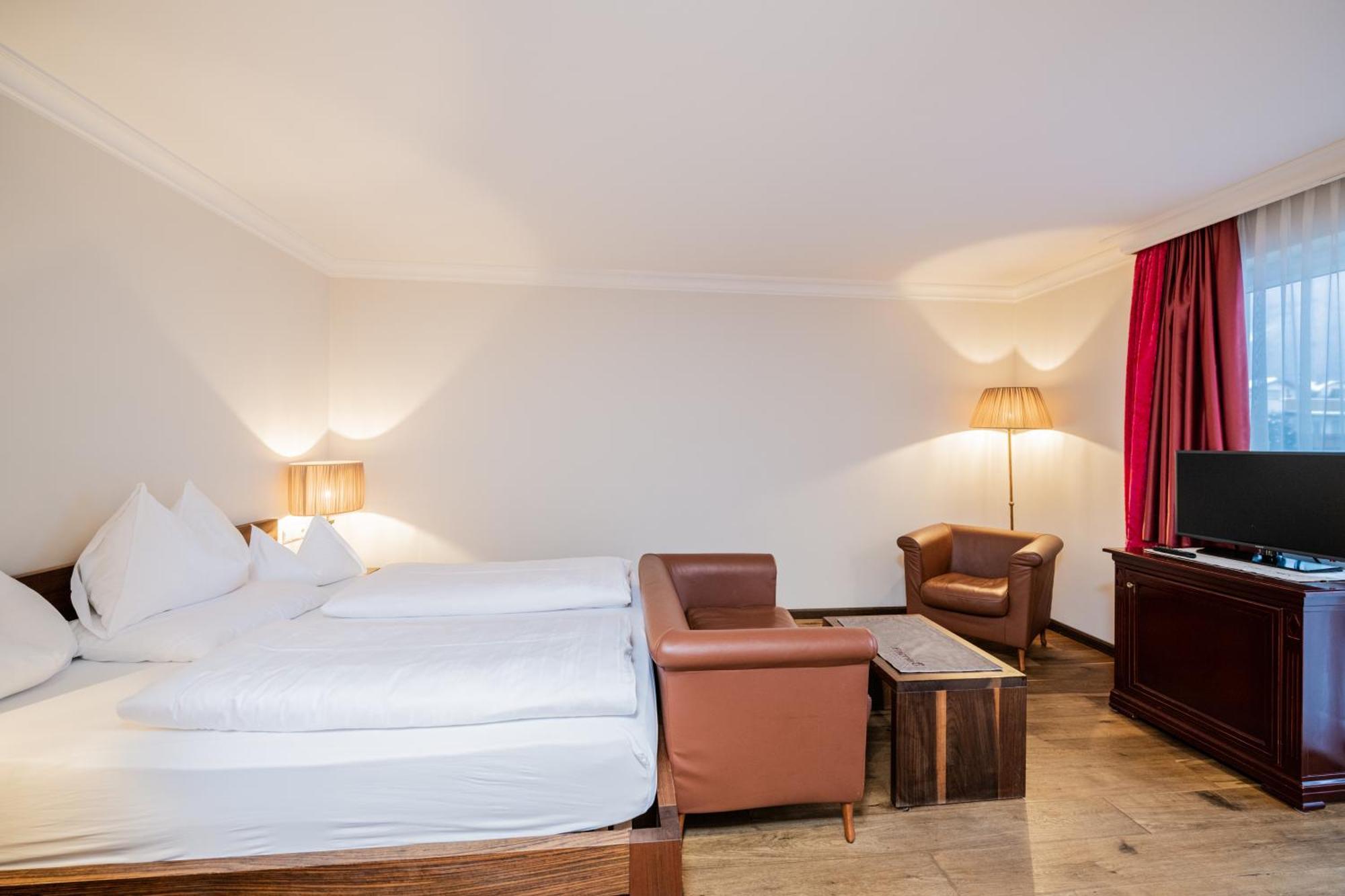 Hotel Fameli Olang Rum bild